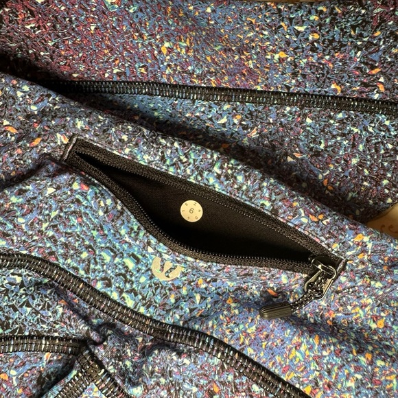 Lululemon Speed Up V Tight RARE MERMAID GALAXY *Luxtreme 28” // Size 6 - Picture 8 of 8